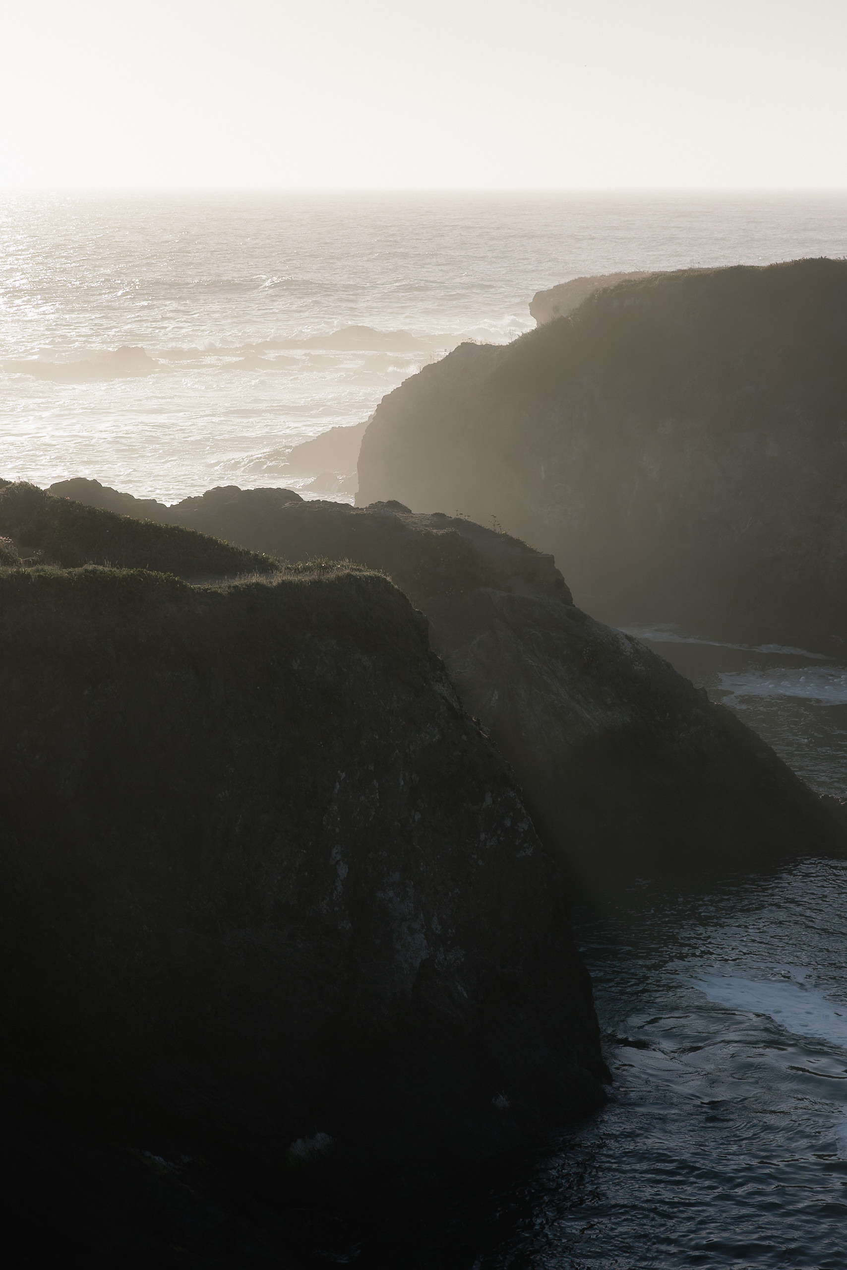 Capture breathtaking Mendocino coastline sunsets for stunning wedding photography backdrops.